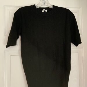 Black crew neck short sleeve sweater